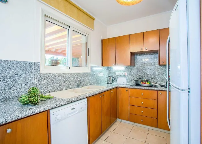 Latchi Marina View * ネオ・チョリオ